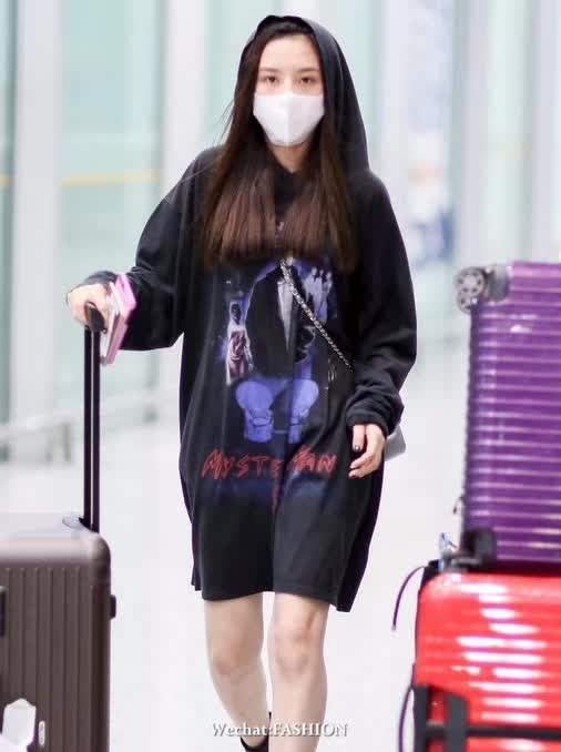 刘诗诗唐嫣甜蜜日常,一入秋便是深秋