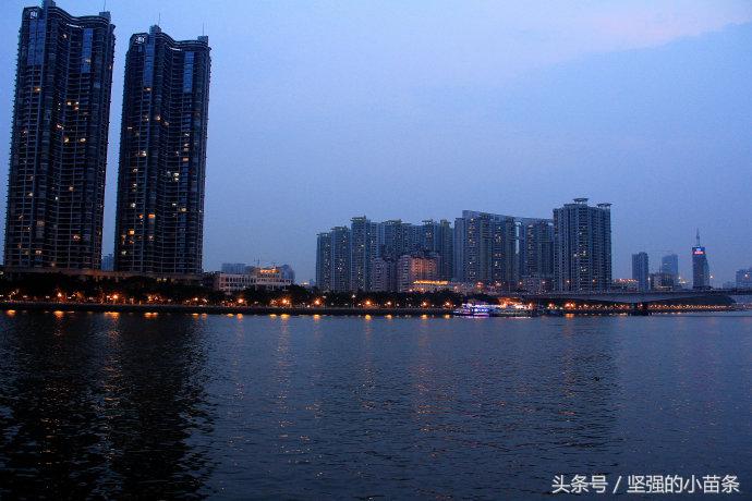 小蛮腰附近珠江夜游,广州珠江夜游坐轮船看小蛮腰