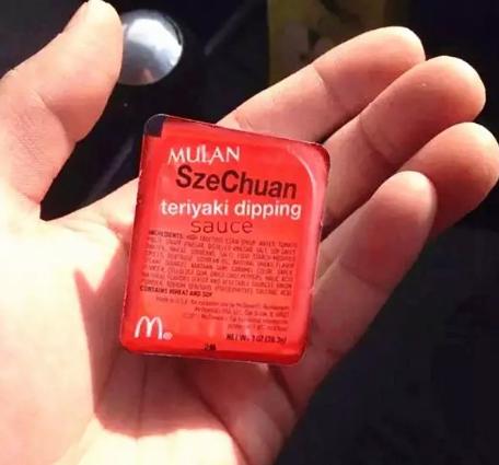 醉咯！美国黄牛倒卖四川辣酱：蘸一下10美金，中国网友：可怜的娃