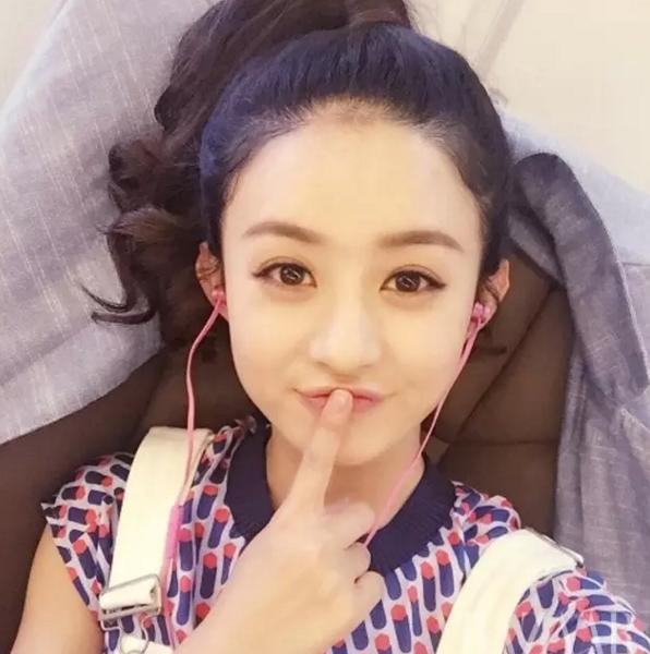 发际线低额头窄赵丽颖,赵丽颖改变的不只是发际线和额头