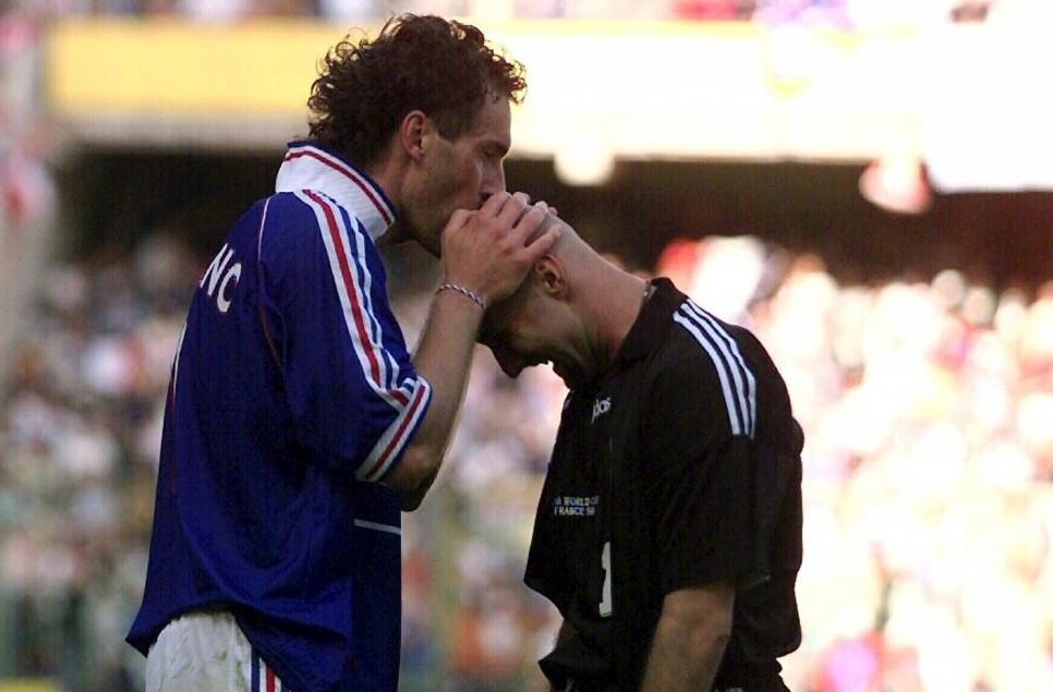 足坛大光头,足坛组成一支光头球队