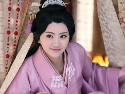 她和成龙、张涵予、刘德华飙戏，只因背后有王思聪也惹不起的人？