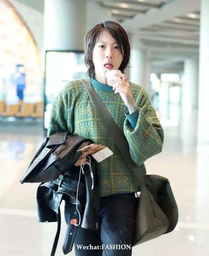 刘诗诗唐嫣甜蜜日常,一入秋便是深秋