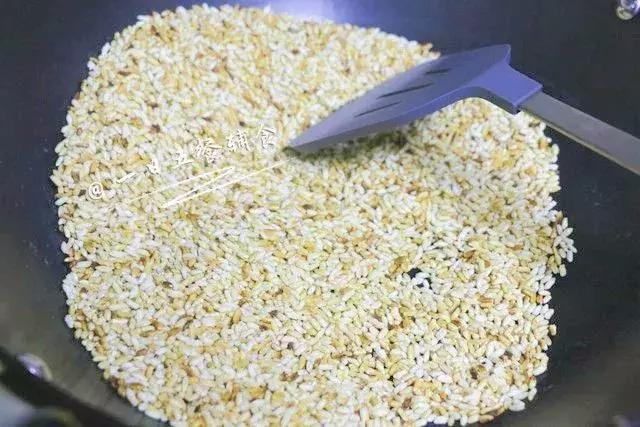 积食不爱吃饭怎么调理,宝宝吃饭正常突然不爱喝奶了