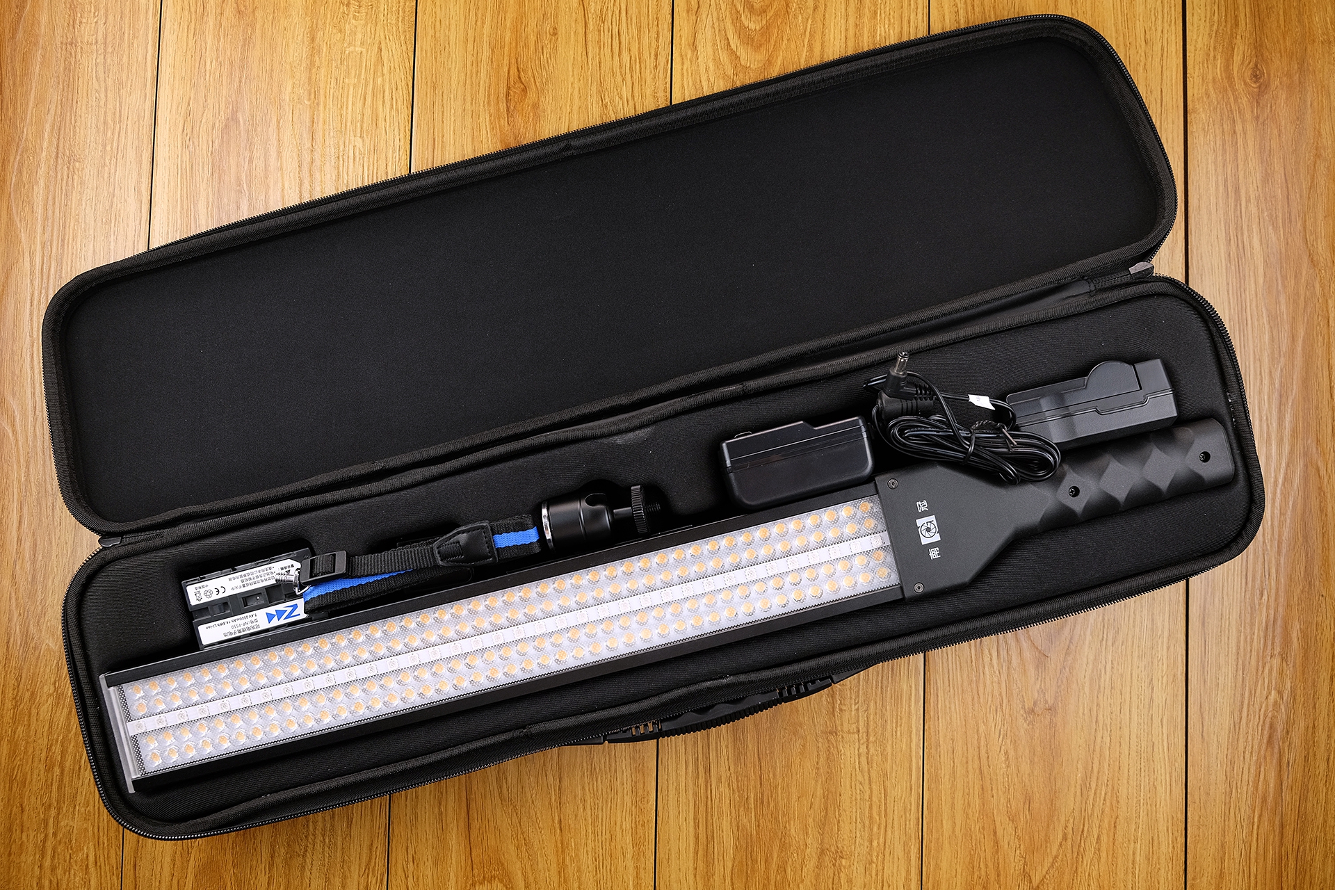 人像摄影补光灯推荐,怎样选择户外人像摄影补光灯