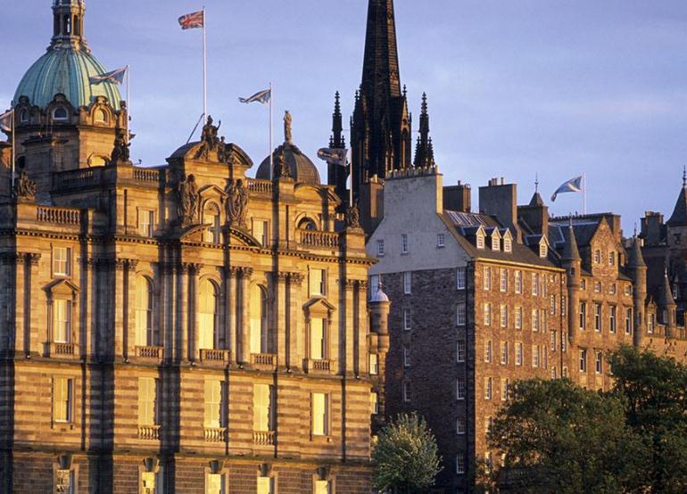 “英国最年轻的百万富翁”:19岁白手起家,自主创业赚百万