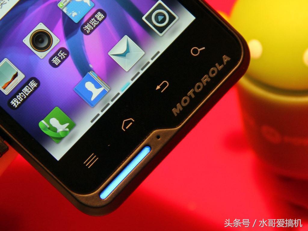 苹果摩托罗拉手机,iphonex的刘海一闪一闪
