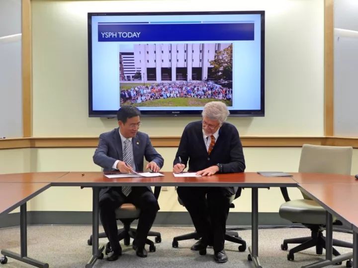 浙江大学校长给哈佛校长送了一副“看不懂”的字?你看懂了吗?