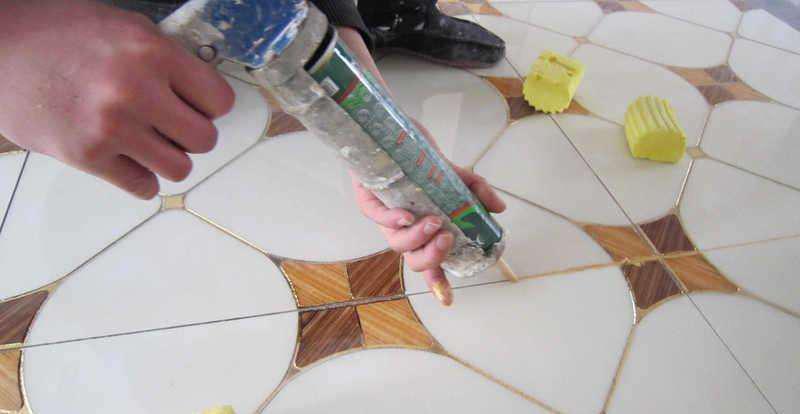 美缝剂填缝瓷砖会炸裂吗,外墙瓷砖缝隙填缝剂干了开裂