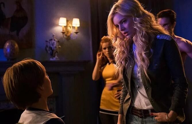 这么重口味的B级青春片，你只看到腥和性就不对了