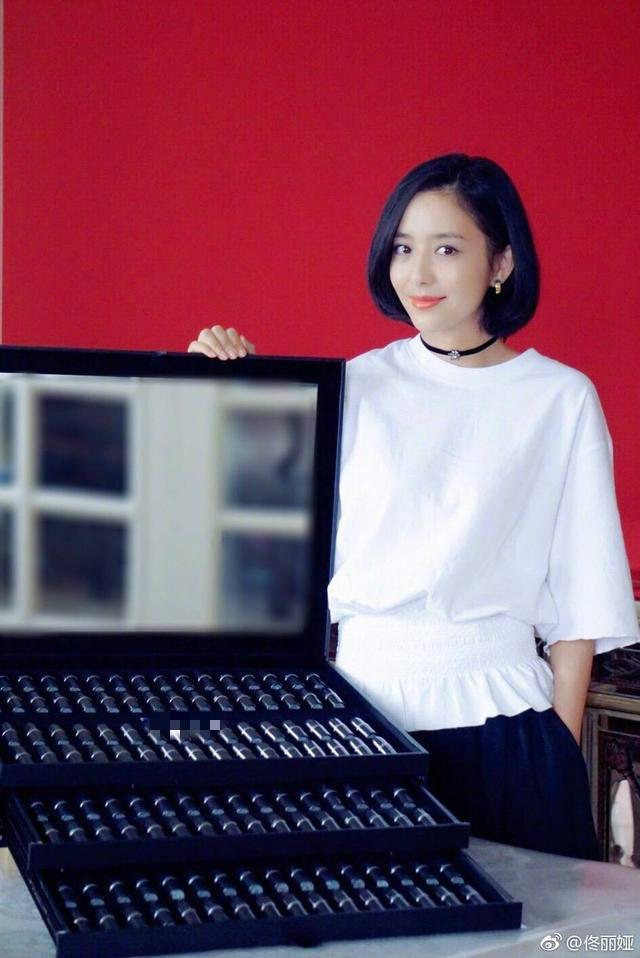 与收到LV圣诞树的她比，网友说：你们别出来自讨没趣了！