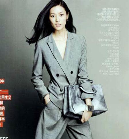 与收到LV圣诞树的她比，网友说：你们别出来自讨没趣了！