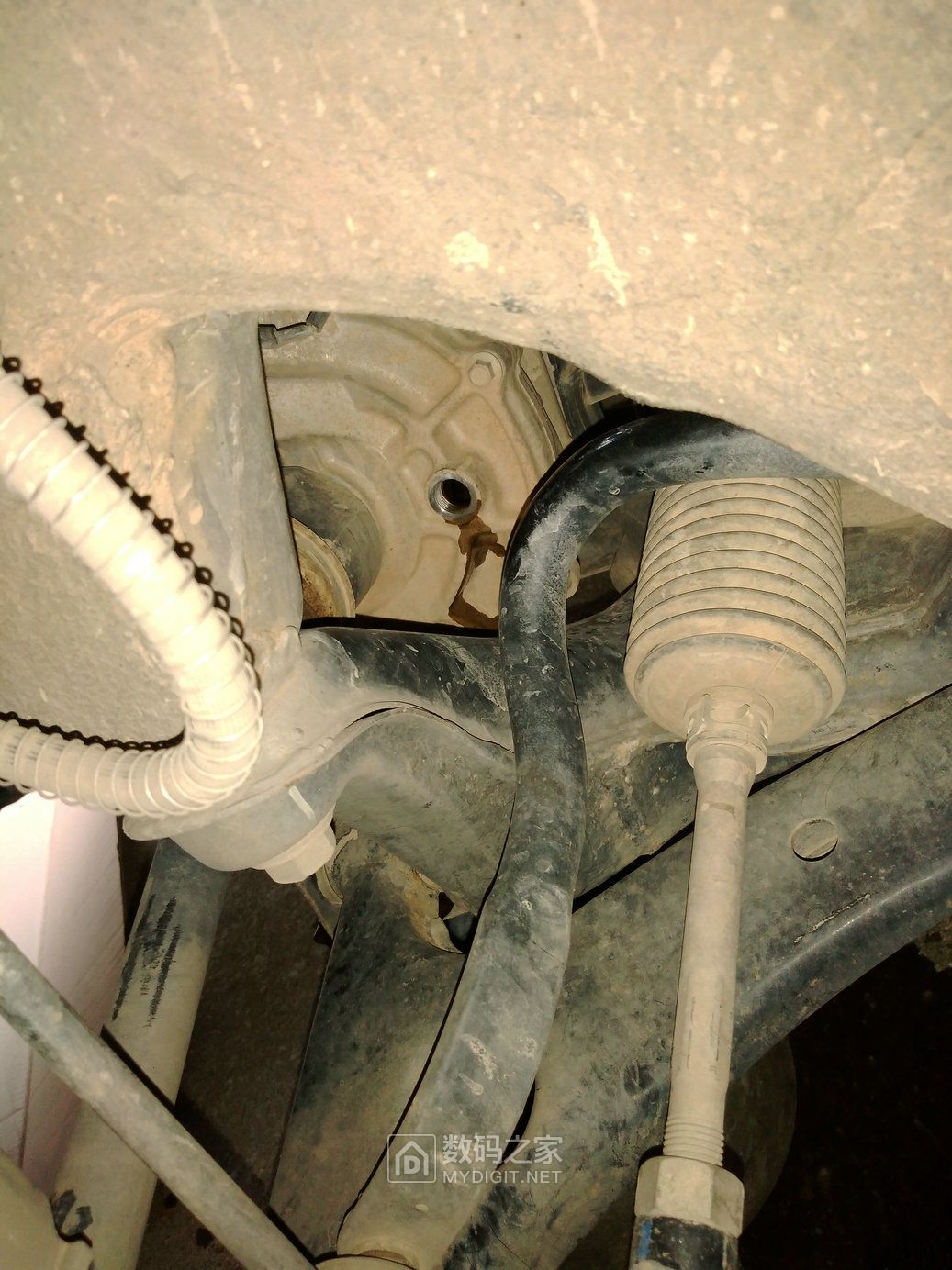 汽车手动变速箱齿轮油的更换教程,保养汽车更换变速箱机油吗