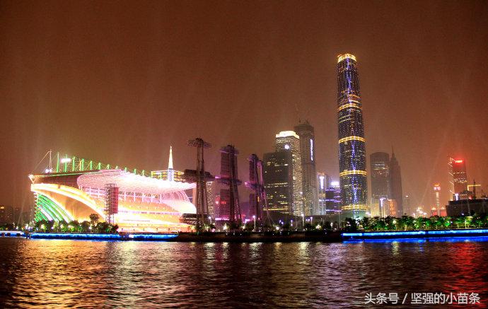小蛮腰附近珠江夜游,广州珠江夜游坐轮船看小蛮腰