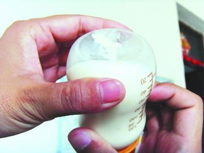 宝宝便秘拉羊屎蛋跟奶粉有关系吗,宝宝上火便秘是吃奶粉的原因吗