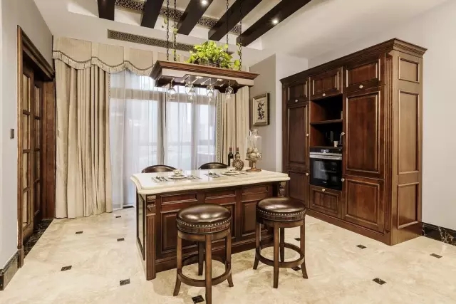 昆明贝壳粉美式装修效果图,昆明135平层轻奢美式装修