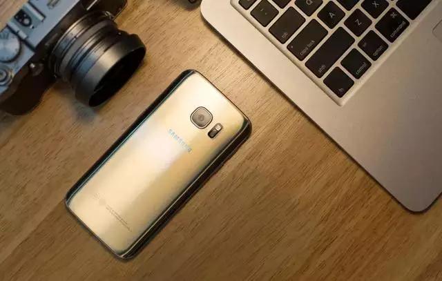 三星s7edge和s7对比,三星s7edge当年价格