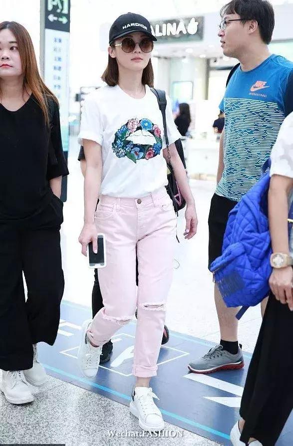 刘诗诗唐嫣甜蜜日常,一入秋便是深秋