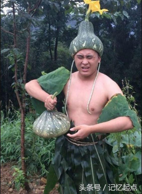 学校组织学生第二天穿父母工作服来上课，小明真太屌丝了