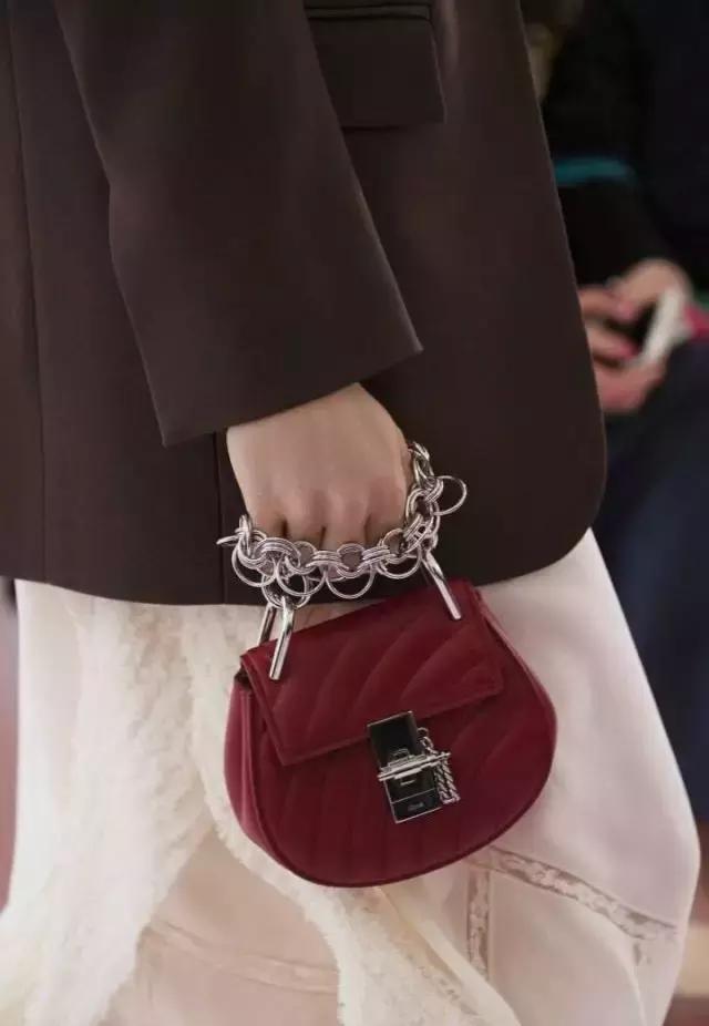 刘雯唐嫣同款小猪包,刘雯唐嫣最新消息