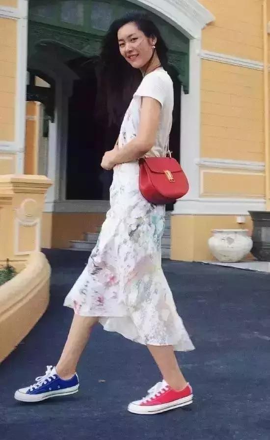 刘雯唐嫣同款小猪包,刘雯唐嫣最新消息