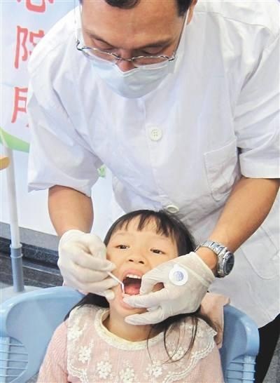 宝宝牙齿长歪了怎么办动画,宝妈矫正牙齿视频教程