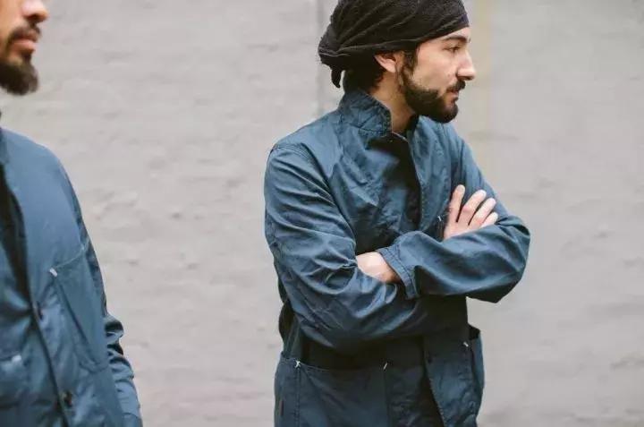 糟！进了上海一家拉面店，员工竟然比我更时髦