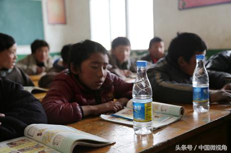 恒大冰泉“一步一滴水”爱心捐赠青海年保玉则小学