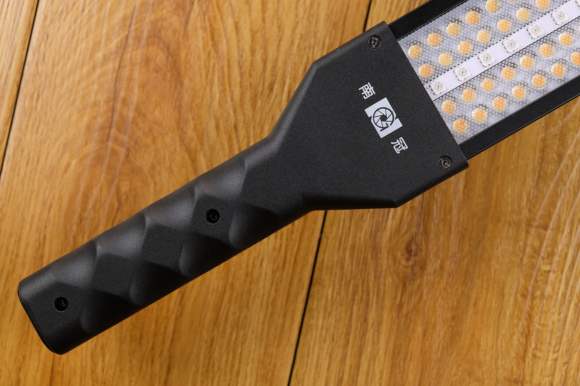 人像摄影补光灯推荐,怎样选择户外人像摄影补光灯