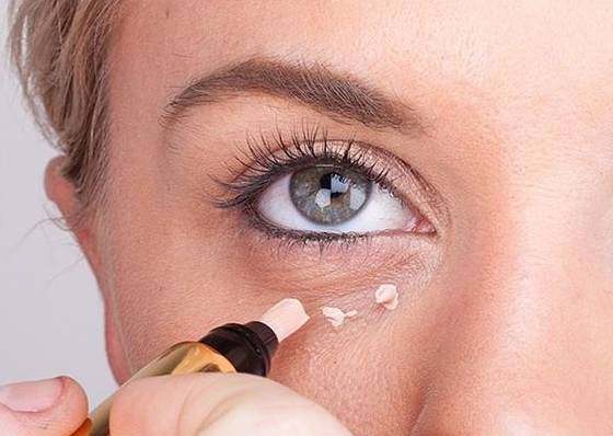 不用粉底但遮瑕的底妆,没有粉底液遮瑕怎么化底妆