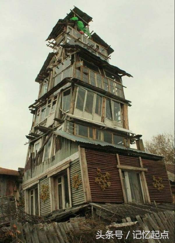 学校组织学生第二天穿父母工作服来上课，小明真太屌丝了