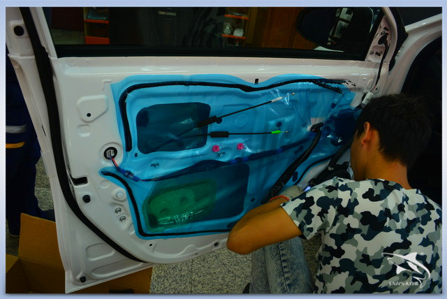 沈阳汽车音响改装低音炮,沈阳易阳汽车音响商务车改装