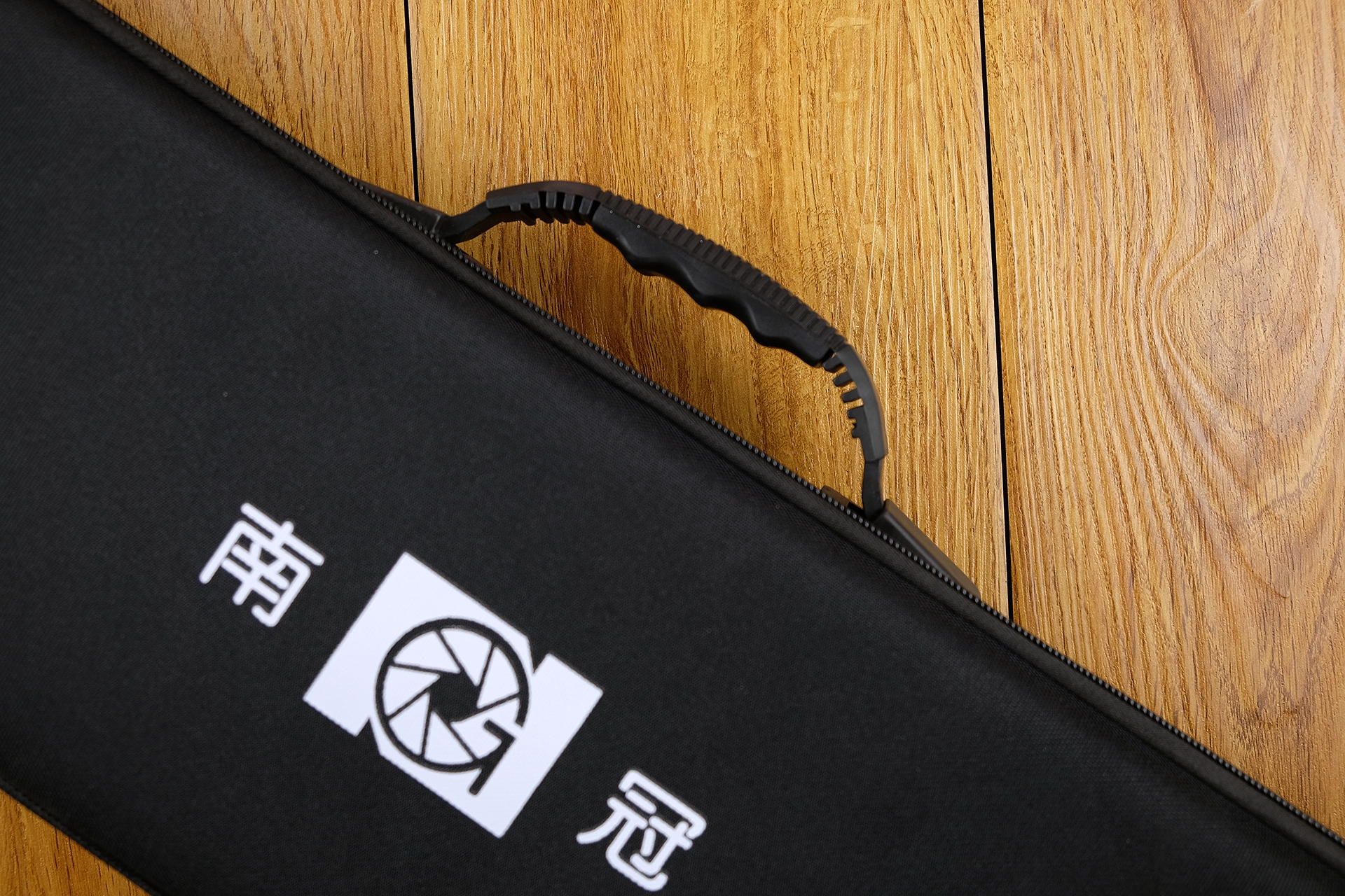 人像摄影补光灯推荐,怎样选择户外人像摄影补光灯