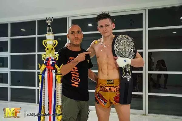 拳迷炮轰一龙完整视频,拳迷最新比赛消息