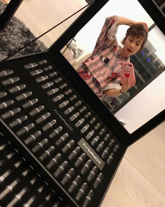 与收到LV圣诞树的她比，网友说：你们别出来自讨没趣了！