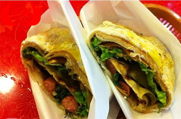 煎饼果子超简单做法,路边煎饼果子的做法全过程