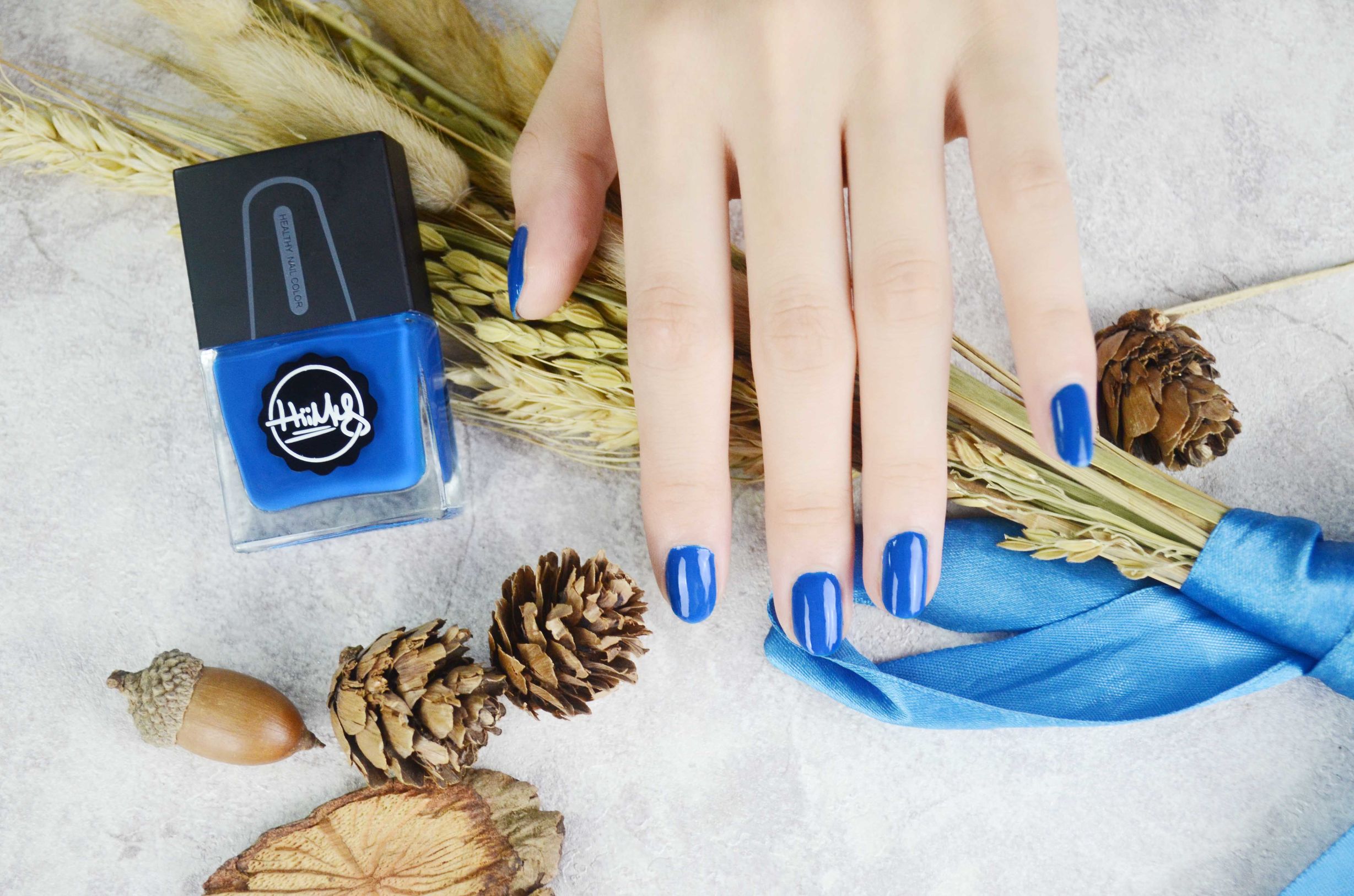 如何挑选适合自己的指甲油,两种颜色的指甲油怎么搭配好