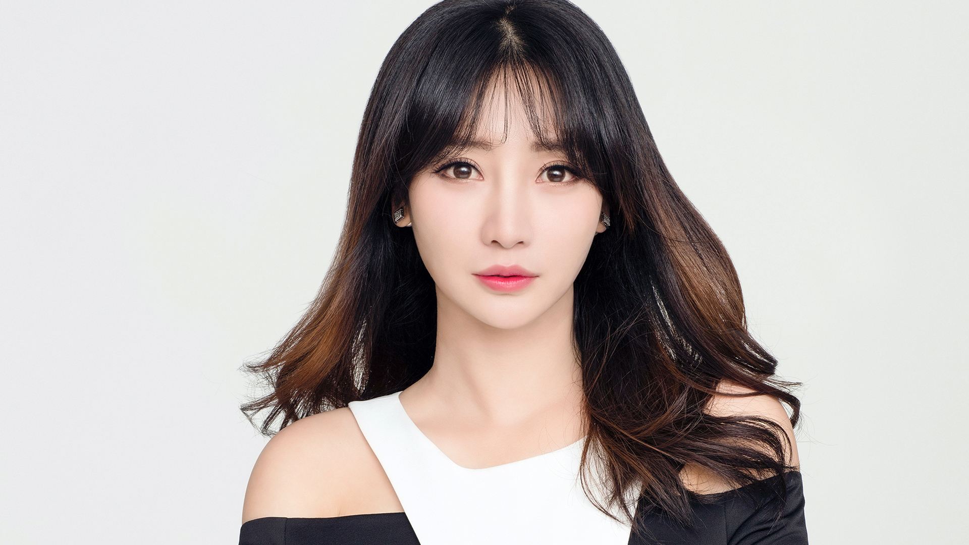 柳岩委屈事件,柳岩哭着家里多困难