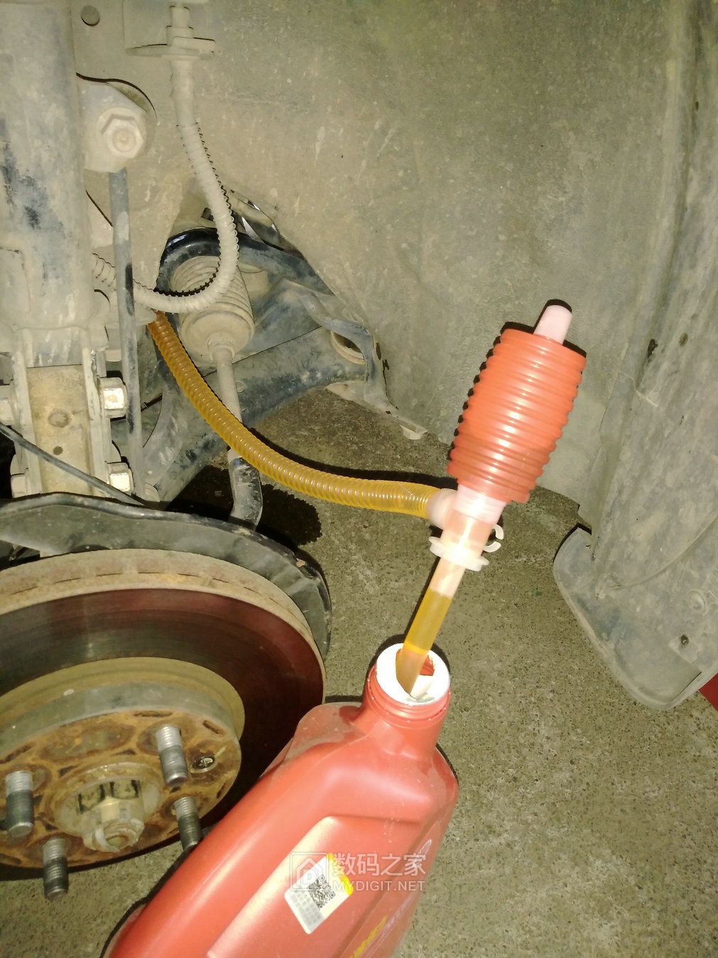 汽车手动变速箱齿轮油的更换教程,保养汽车更换变速箱机油吗