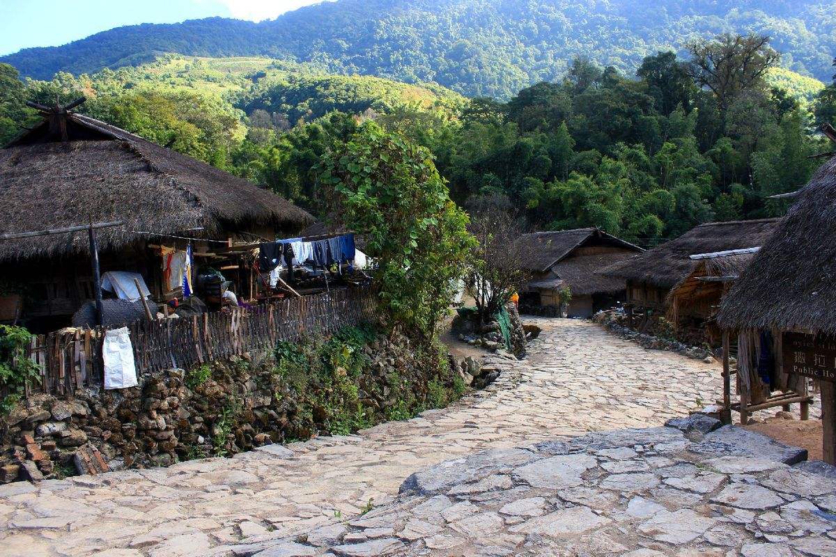 云南沧源翁丁佤寨原始部落,勐来乡到沧源翁丁原始部落几公里