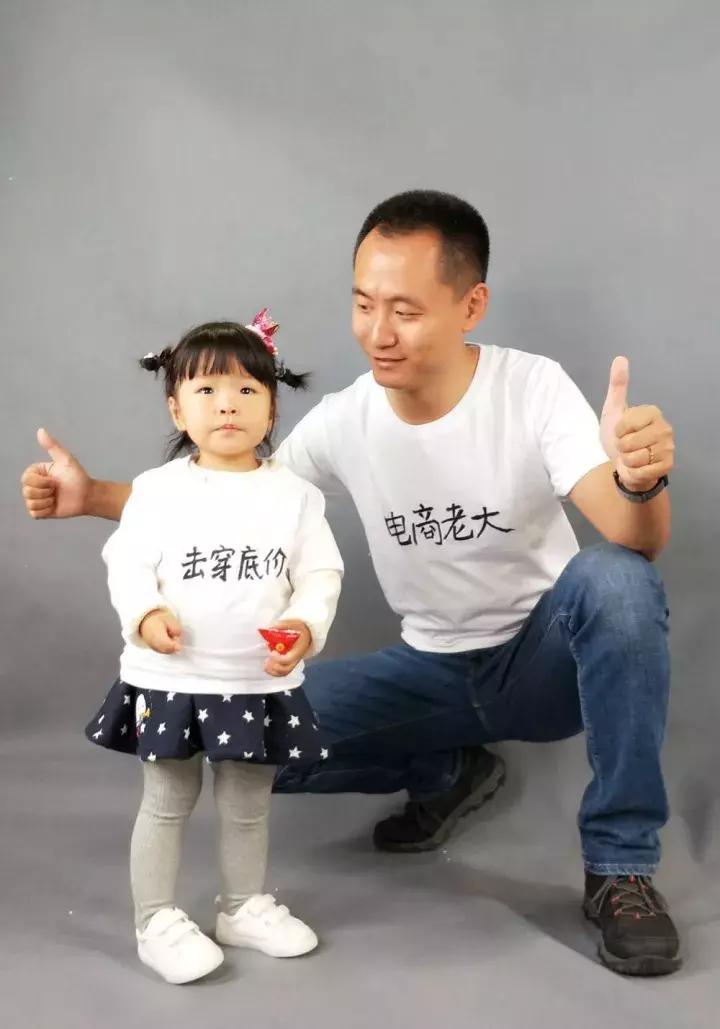 老板支持员工带小孩上班,员工带孩子上班老板帮忙带娃