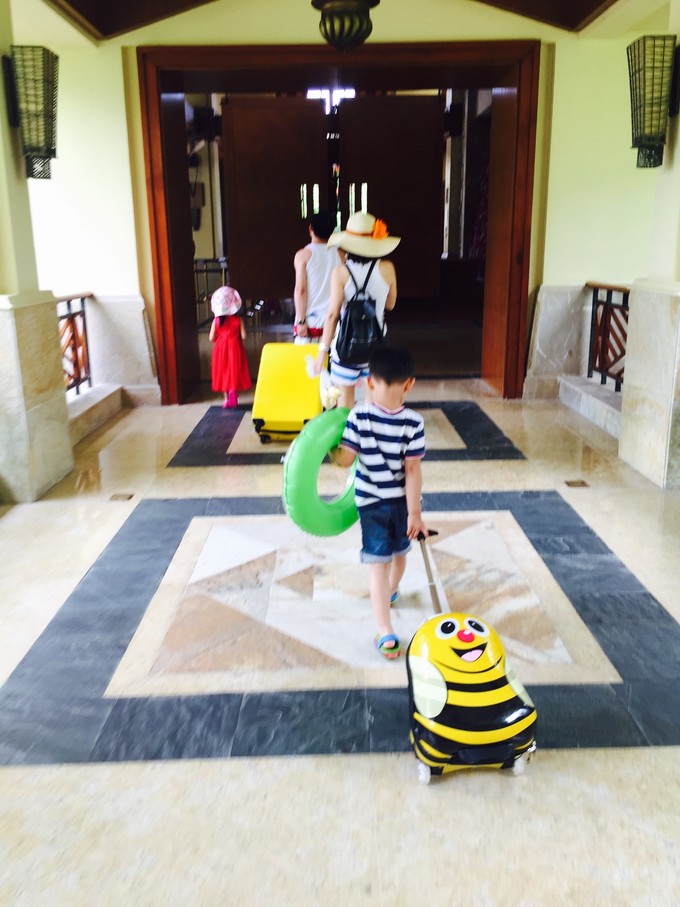 我们和孩子一起去三亚旅行,一大两小亲子三亚游