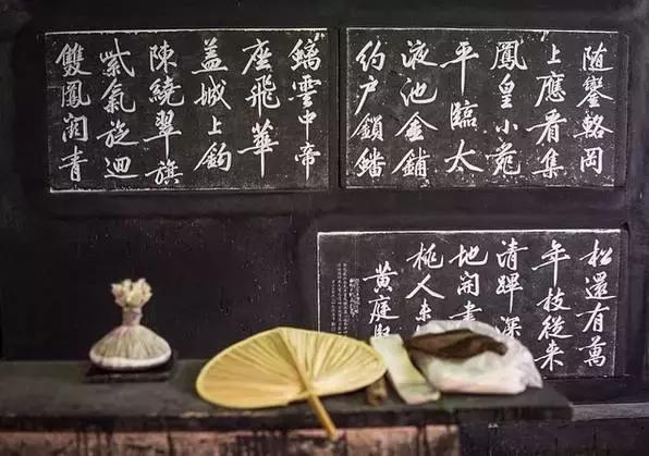 巷尾老爷爷卖的文房四宝，味道弥漫过旧旧的后院