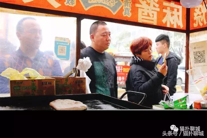 卖火烧的大叔视频,山东大叔卖火烧视频唱歌