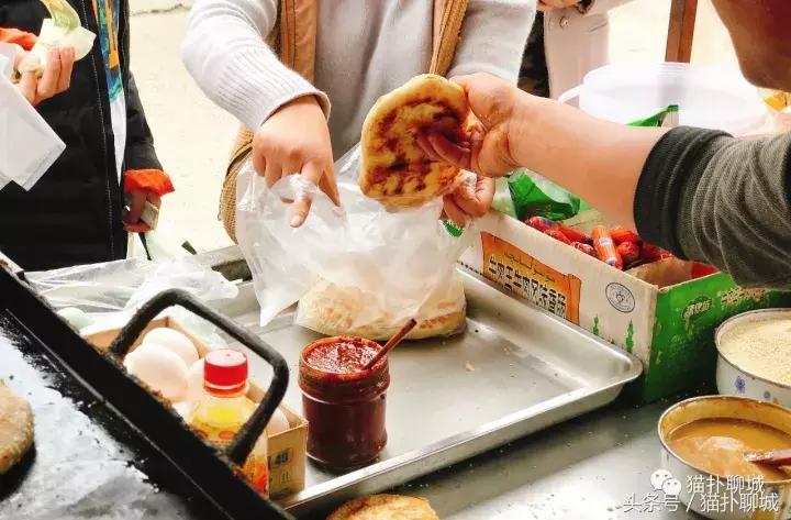 卖火烧的大叔视频,山东大叔卖火烧视频唱歌