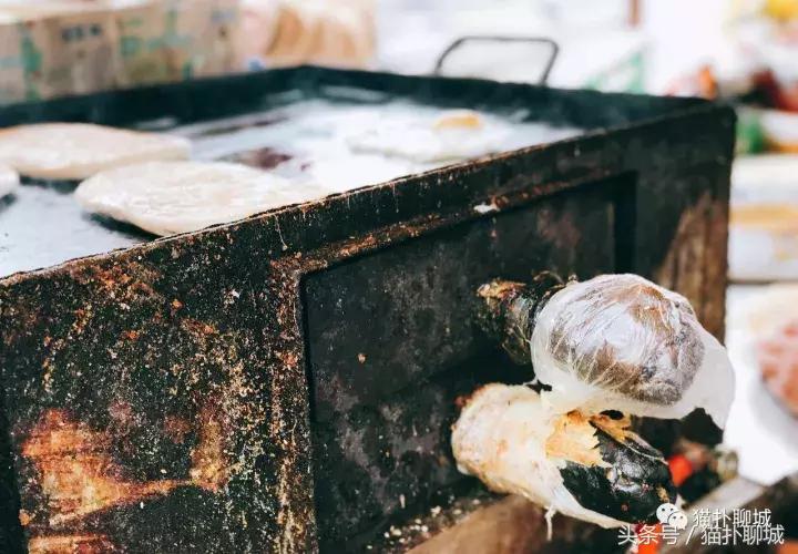 卖火烧的大叔视频,山东大叔卖火烧视频唱歌