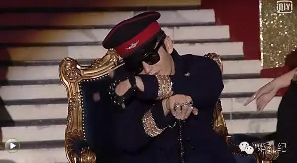 正经新娘扮奥特曼给新郎惊喜,新郎结婚现场化身奥特曼