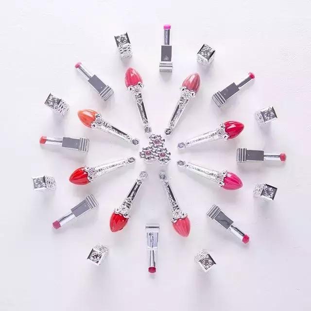 吴昕晒满满一箱的大牌口红,却被何穗一张图秒杀!