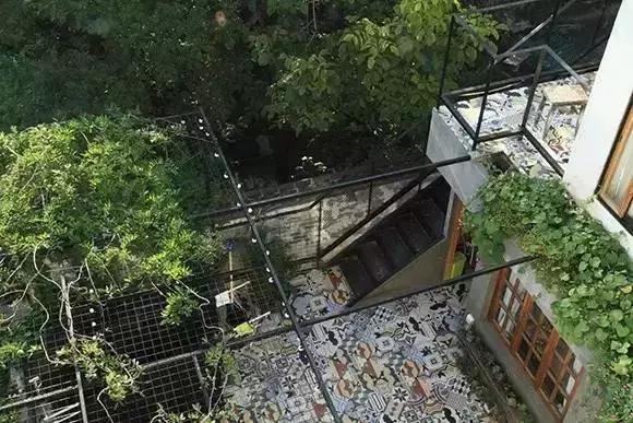 巷尾老爷爷卖的文房四宝，味道弥漫过旧旧的后院