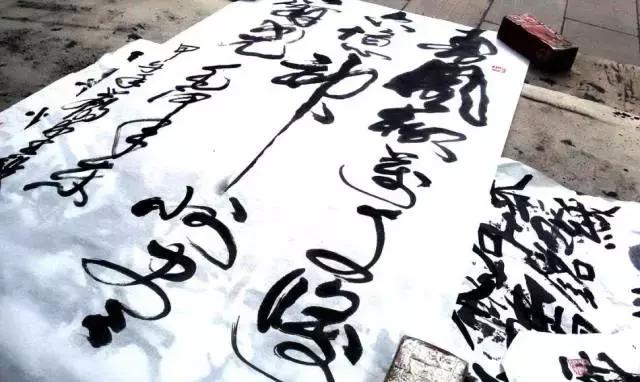 巷尾老爷爷卖的文房四宝，味道弥漫过旧旧的后院